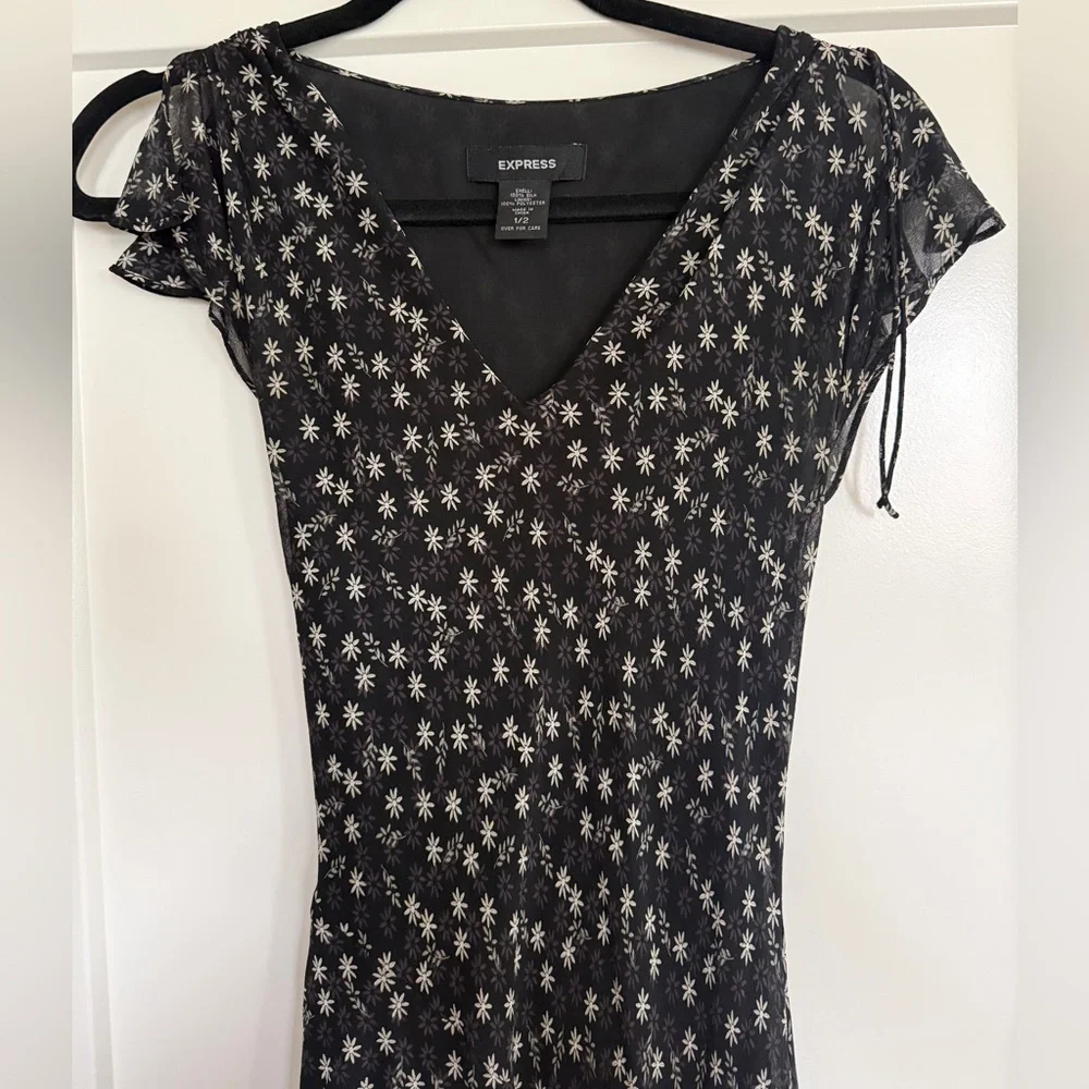 🥸SOLD🥸 Vintage y2k Express 100% Silk bias cut cap sleeve midi dress with floral - Picture 4 of 8